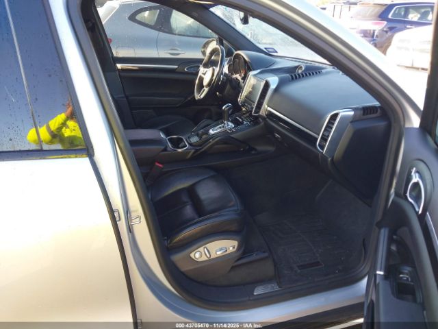 2017 PORSCHE CAYENNE WP1AA2A2XHKA82752 Photo 4