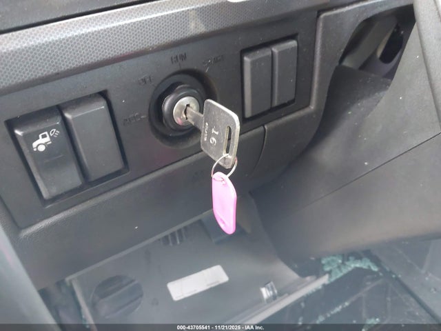 4V4WC9EG9LN261814 Volvo VNR