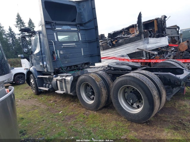 4V4WC9EG9LN261814 Volvo VNR