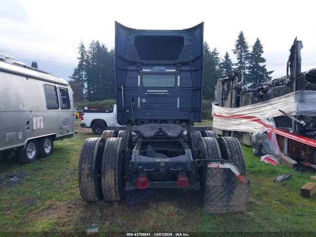 4V4WC9EG9LN261814 Volvo VNR