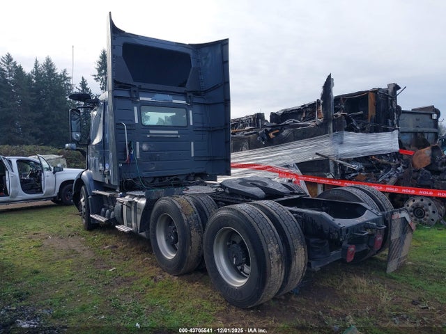 4V4WC9EG9LN261814 Volvo VNR