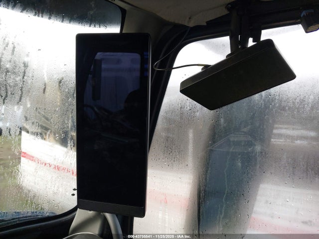 4V4WC9EG9LN261814 Volvo VNR
