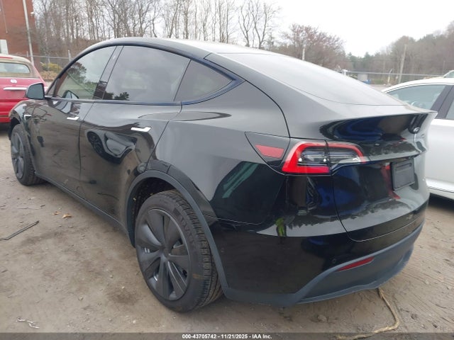 2021 TESLA MODEL Y 5YJYGDEE3MF068715 Photo 2