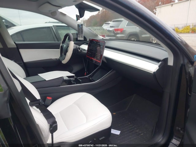 2021 TESLA MODEL Y 5YJYGDEE3MF068715 Photo 4