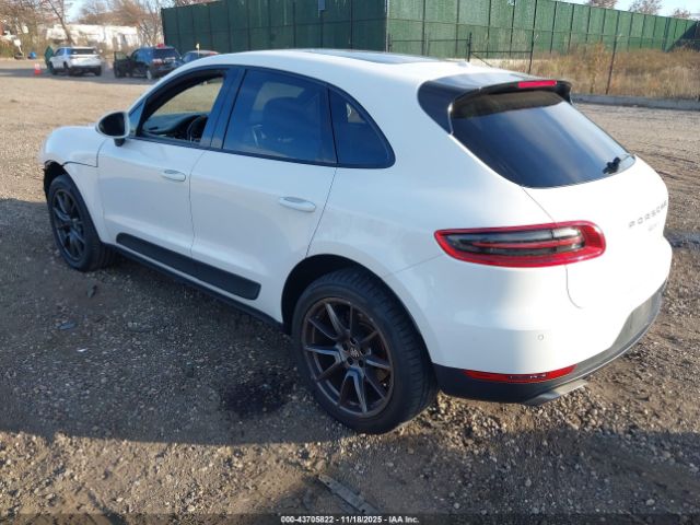 2018 PORSCHE MACAN WP1AA2A52JLB19657 Photo 2