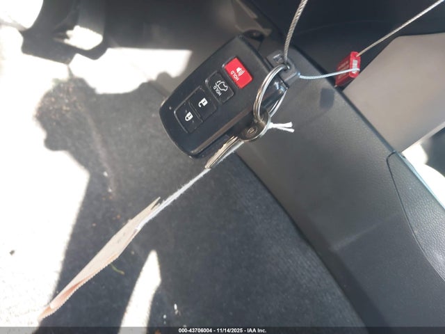 43706004 :رقم المزاد ، 2T3WFREV1JW418579 vin ، 2018 Toyota Rav4 Xle مزاد بيع