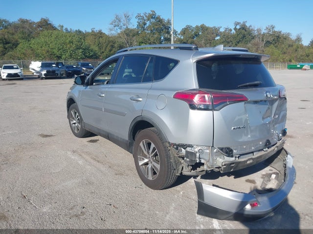 43706004 :رقم المزاد ، 2T3WFREV1JW418579 vin ، 2018 Toyota Rav4 Xle مزاد بيع