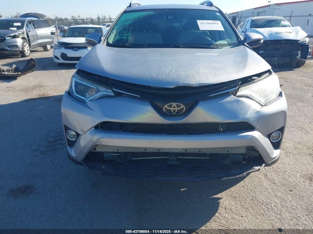 43706004 :رقم المزاد ، 2T3WFREV1JW418579 vin ، 2018 Toyota Rav4 Xle مزاد بيع