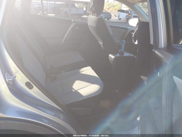 43706004 :رقم المزاد ، 2T3WFREV1JW418579 vin ، 2018 Toyota Rav4 Xle مزاد بيع