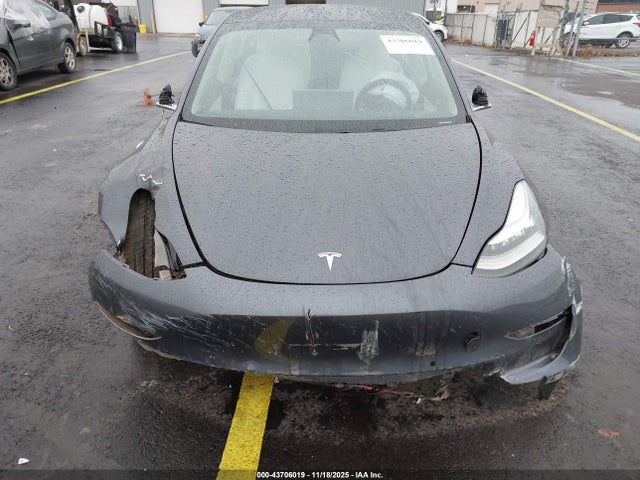 5YJ3E1EB1KF195724 Tesla Model 3 Long Range/performance