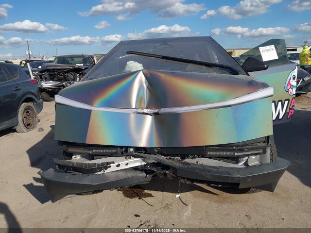 2025 TESLA CYBERTRUCK 7G2CEHED0SA076924 Photo 9