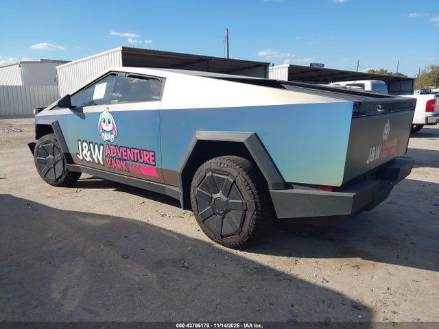 2025 TESLA CYBERTRUCK 7G2CEHED0SA076924 Photo 2