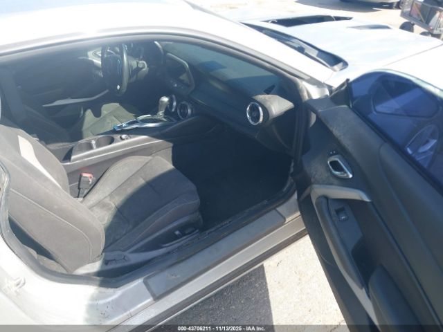 2016 CHEVROLET CAMARO 1G1FF1R71G0191896 Photo 4