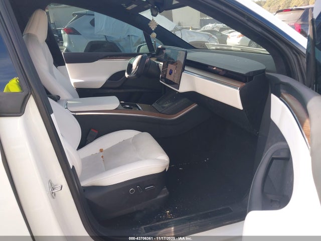 2023 TESLA MODEL X 7SAXCBE56PF365514 Photo 4