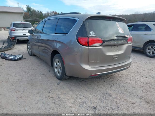 2017 CHRYSLER PACIFICA HYBRID 2C4RC1L79HR779137 Photo 2
