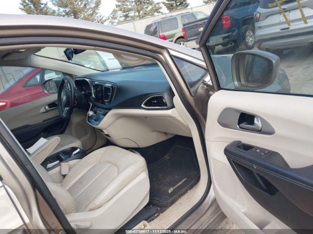 2017 CHRYSLER PACIFICA HYBRID 2C4RC1L79HR779137 Photo 4