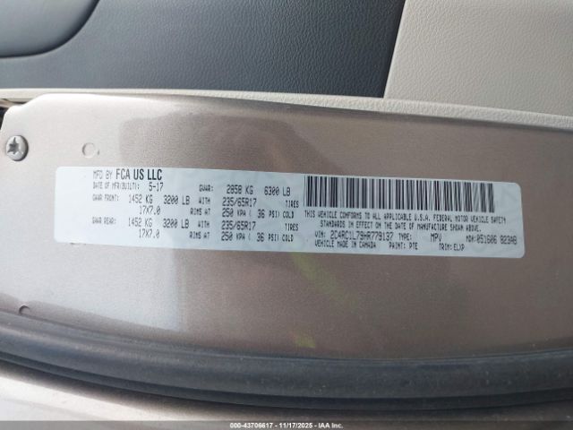 2017 CHRYSLER PACIFICA HYBRID 2C4RC1L79HR779137 Photo 8