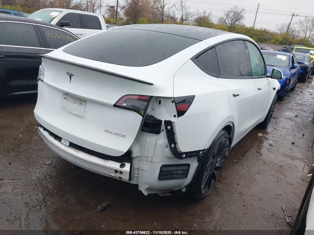 2023 TESLA MODEL Y 7SAYGDEF6PF810928 Photo 3