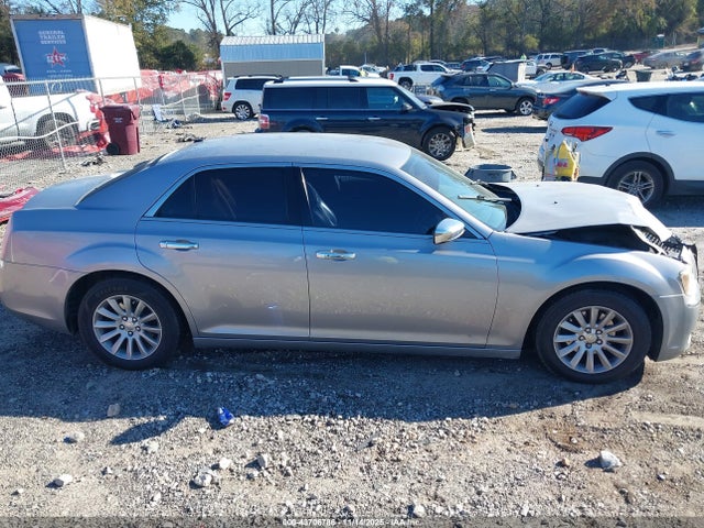 Chrysler 300 2014 2C3CCAAG1EH136294 Image 13
