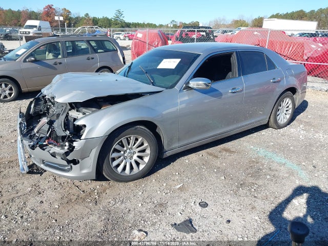 Chrysler 300 2014 2C3CCAAG1EH136294 Image 2