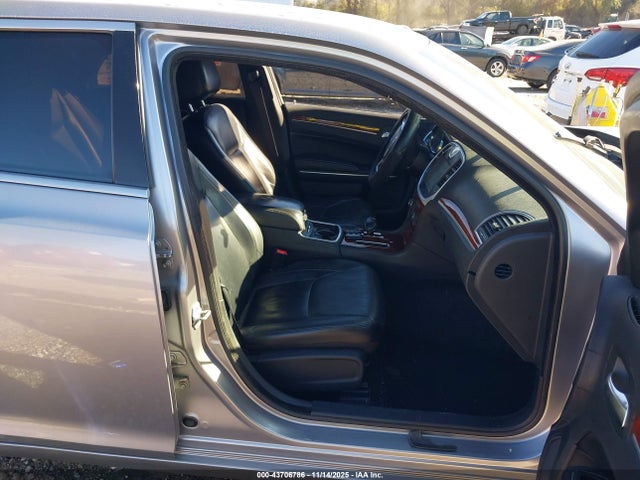 Chrysler 300 2014 2C3CCAAG1EH136294 Image 5