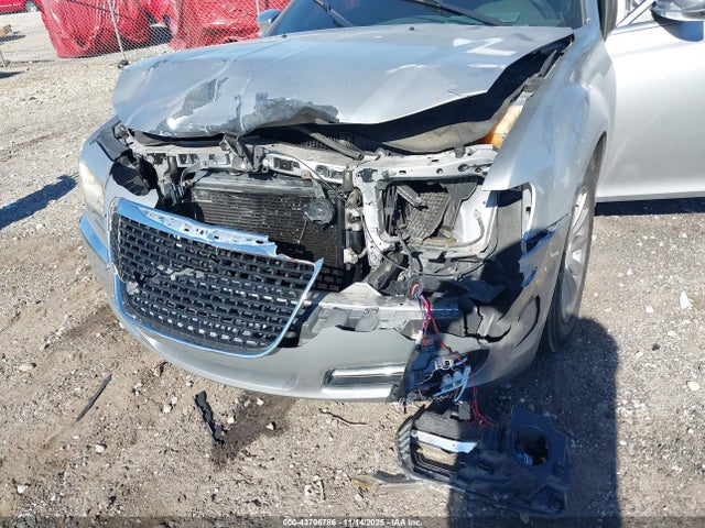 Chrysler 300 2014 2C3CCAAG1EH136294 Image 6