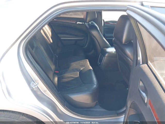 Chrysler 300 2014 2C3CCAAG1EH136294 Image 8