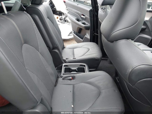 5TDAAAB53RS046156 Toyota Grand Highlander Platinum