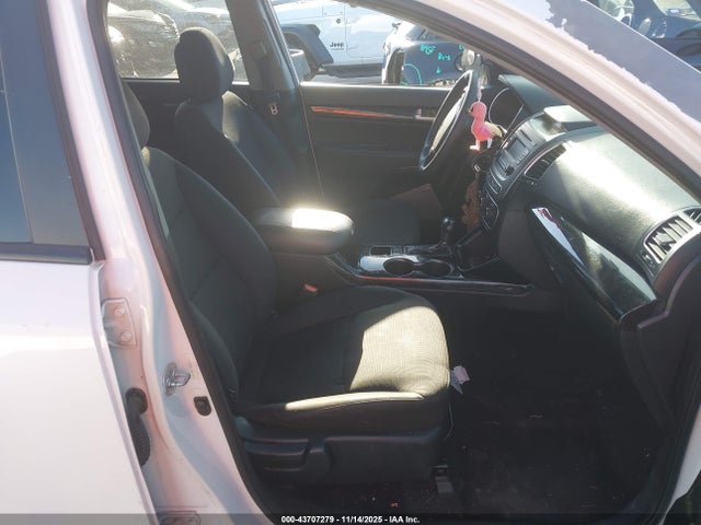 Продажа на аукционе авто 2015 Kia Sorento Lx, vin: 5XYKT3A61FG661365, номер лота: 43707279