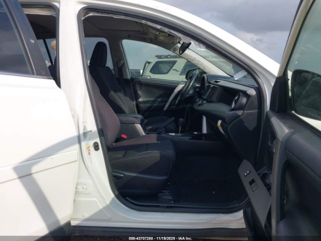 2018 TOYOTA RAV4 JTMWFREV0JJ164636 Photo 4