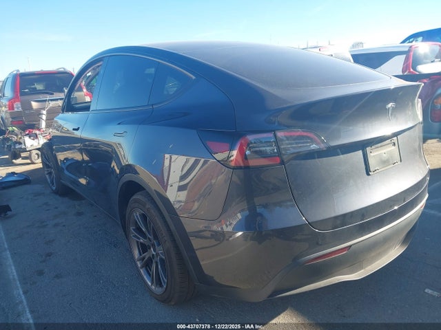 2025 TESLA MODEL Y 7SAYGDED4SA357882 Photo 2