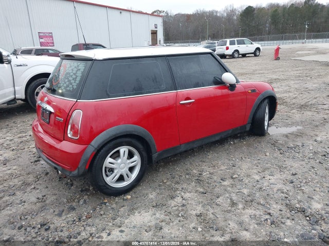 2006 MINI COOPER WMWRC33566TK71463 Photo 3