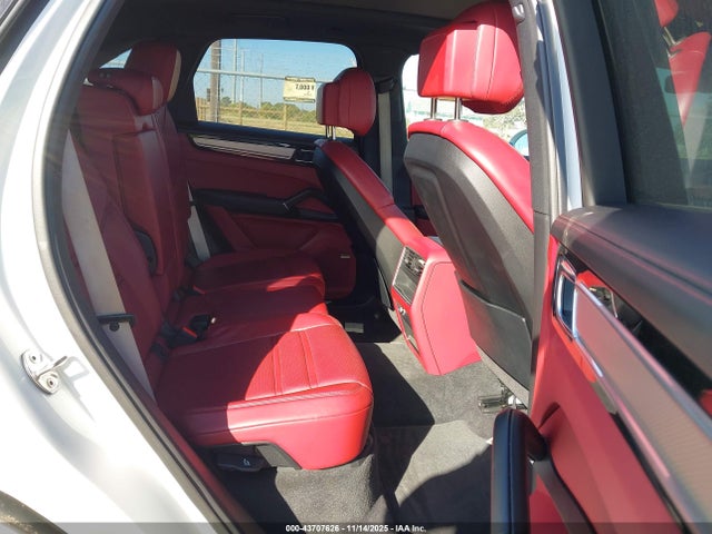 2022 PORSCHE CAYENNE WP1AA2AY8NDA07746 Photo 7