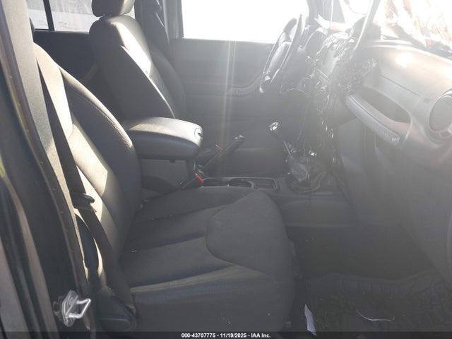 2017 JEEP WRANGLER UNLIMITED 1C4BJWDG2HL688383 Photo 4