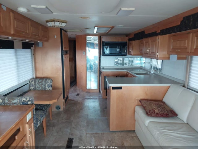 43708007 :رقم المزاد ، 1RFB3464833021160 vin ، 2003 Roadmaster Rail Magnum S-series Blue Streak مزاد بيع