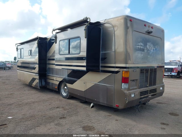 43708007 :رقم المزاد ، 1RFB3464833021160 vin ، 2003 Roadmaster Rail Magnum S-series Blue Streak مزاد بيع