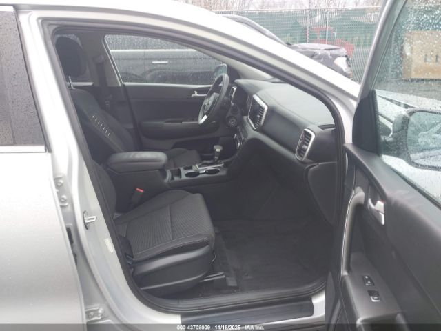 2021 KIA SPORTAGE KNDPMCAC8M7905922 Photo 4
