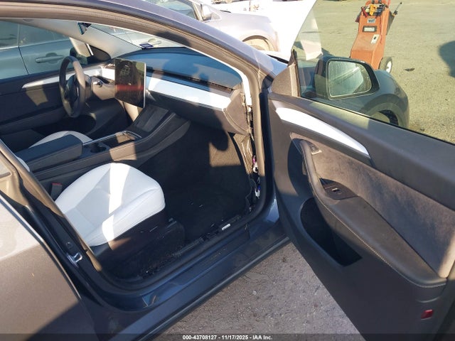 2022 TESLA MODEL Y 7SAYGDEE1NF536249 Photo 4