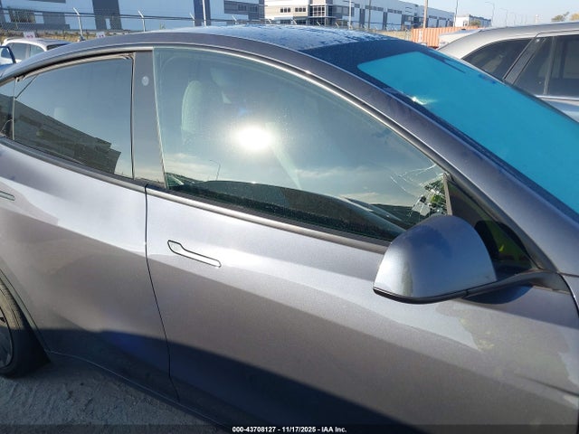 2022 TESLA MODEL Y 7SAYGDEE1NF536249 Photo 5