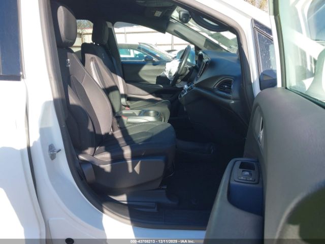 2019 CHRYSLER PACIFICA 2C4RC1FG4KR633201 Photo 4