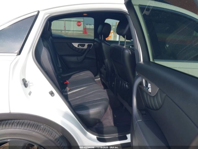 2016 INFINITI QX70 JN8CS1MUXGM670754 Photo 7