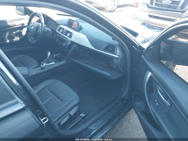 2016 BMW 320I WBA8A9C54GK619000 Photo 4