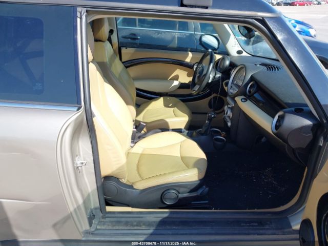 2008 MINI COOPER CLUBMAN WMWML33578TN67797 Photo 4