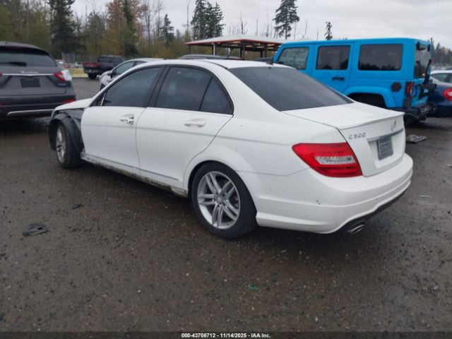 2014 MERCEDES-BENZ C 300 WDDGF8AB7EA950312 Photo 2