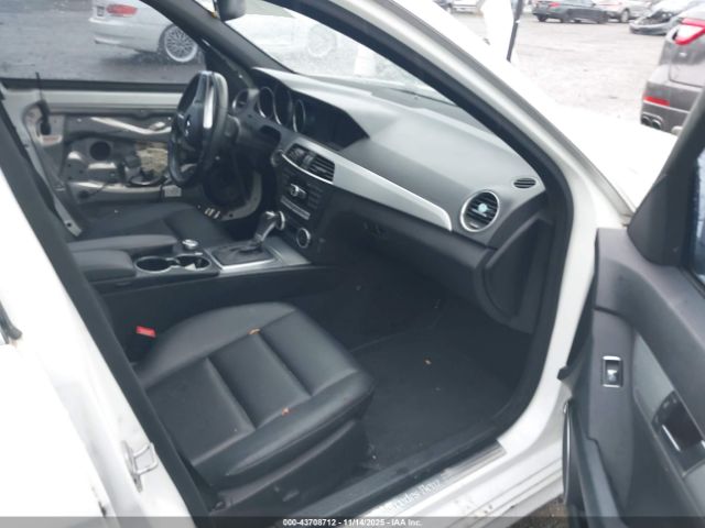 2014 MERCEDES-BENZ C 300 WDDGF8AB7EA950312 Photo 4