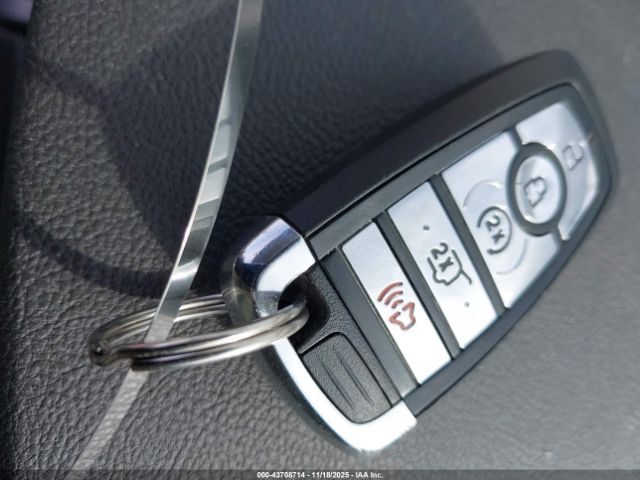 2020 LINCOLN NAUTILUS 2LMPJ6K96LBL14023 Photo 10