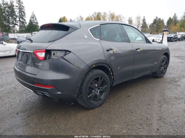 2018 MASERATI LEVANTE ZN661XUL9JX259663 Photo 3