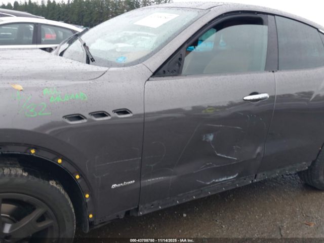 2018 MASERATI LEVANTE ZN661XUL9JX259663 Photo 5