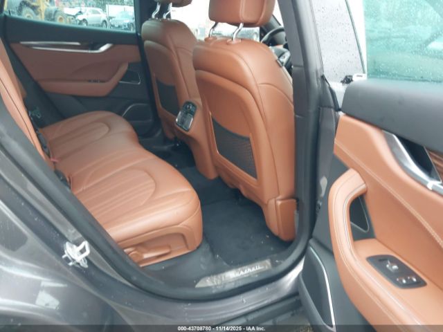 2018 MASERATI LEVANTE ZN661XUL9JX259663 Photo 7