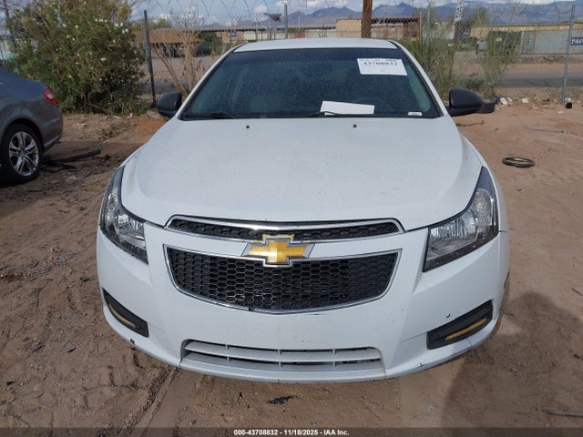 1G1PA5SHXE7474668 Chevrolet Cruze Ls Auto